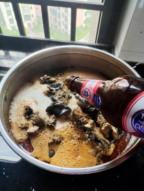 倒入一瓶啤酒！去腥增香！