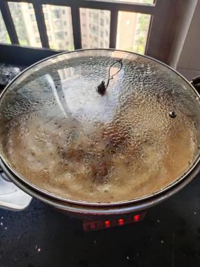 盖上盖子，焖煮30分钟！