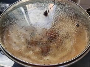 盖上盖子，焖煮30分钟！