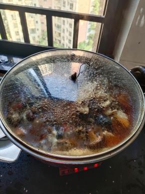 盖上盖子，继续焖煮10分钟！