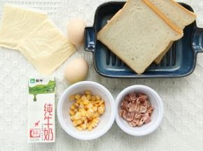 准备材料，需要烤碗。预热烤箱上下190度。