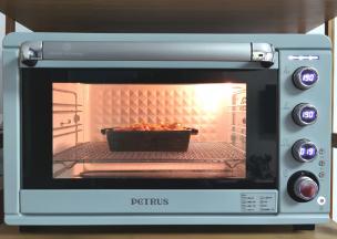 放入预热好的烤箱中层，上下190度烤20分钟。