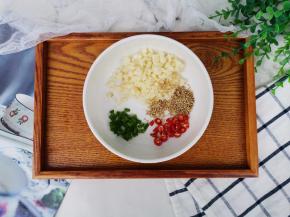 葱花、蒜末、小米辣、白芝麻、