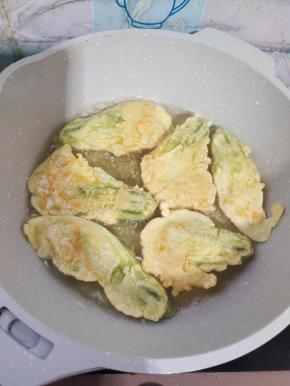 煎至两面金黄即可！