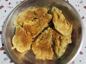 撒上适量的烧烤料即可食用！