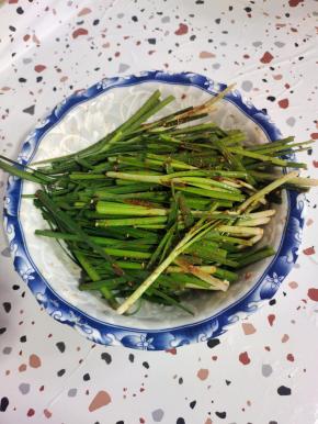 戴上一次性手套，抓拌均匀！