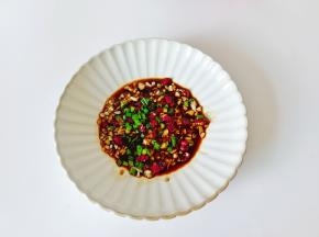 放上切好的葱花。