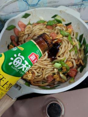 一勺蚝油，翻炒均匀！