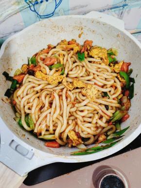 炒匀即可食用！（也可以根据自己的喜好，把土豆粉换成粉条，面条！）