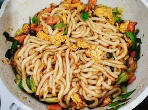 炒匀即可食用！（也可以根据自己的喜好，把土豆粉换成粉条，面条！）