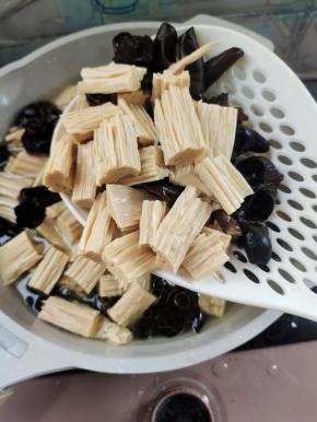 捞出控干水分！