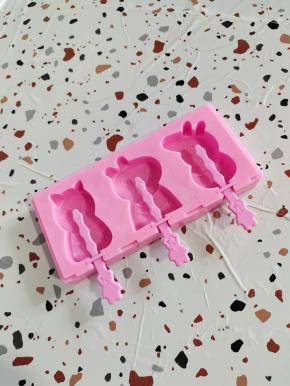 硅胶雪糕模具清洗干净，晾干水分备用！