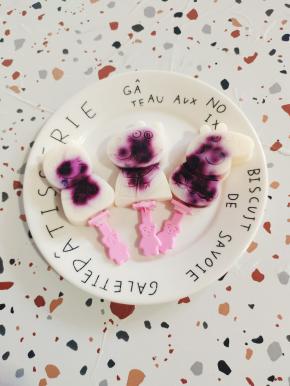 脱模即可享受美酸甜沁爽的蓝莓夹心雪糕了！