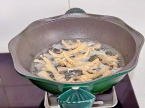 煮开撇出浮沫，煮10分钟。