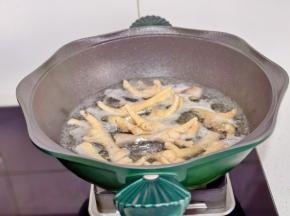 煮开撇出浮沫，煮10分钟。