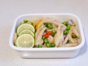 加入辣椒，柠檬。