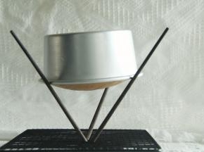 烤完取出振2下，倒扣冷凉。