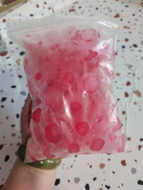 装入食品袋子里，密封好，放在冰箱冷冻保存！随用随取！特别方便！