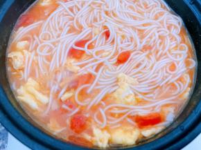 出锅，喜欢葱花的宝宝可以添加了，我家孩子不吃所以不加