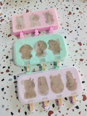 盖上盖子，放入冰箱冷冻一晚上！