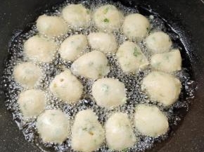 油温七成热，下锅炸！