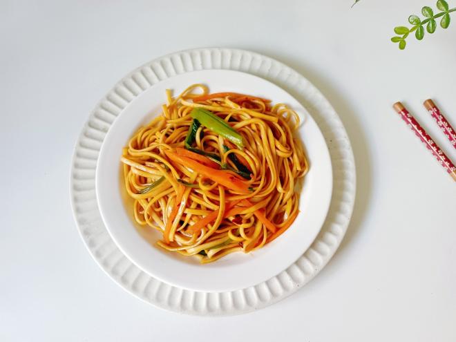 空心菜酸辣凉拌面