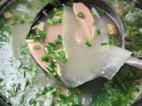 再做一个冬瓜虾皮火腿汤！简单的一餐就好了！【冬瓜虾皮的做法，前面有发食谱，喜欢的可以去我主页看看哦！】