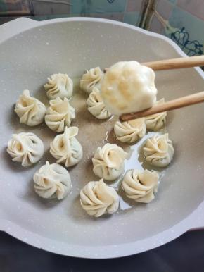 煎至底部稍微有点焦黄！