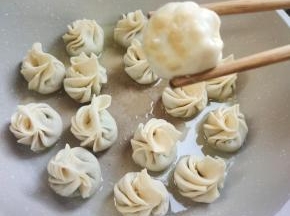 煎至底部稍微有点焦黄！