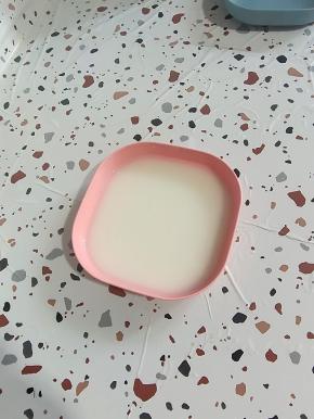 5克面粉＋5克淀粉＋150克水搅拌均匀调成面粉水！【这是生煎包起冰花的关键！】