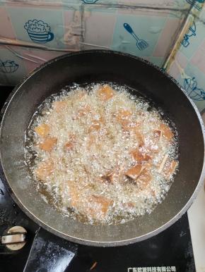 油温七成热下锅炸！