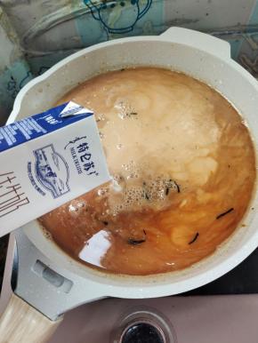 加入两瓶纯牛奶！