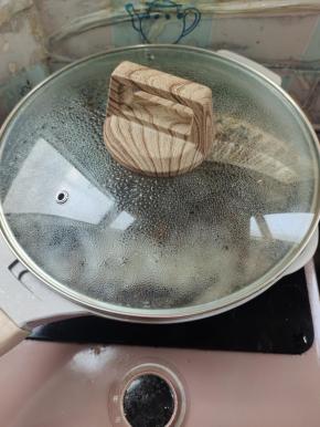 中火加盖约25分钟，期间轻轻搅拌！