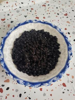 取出过冷水即可.(时间可根据个人喜好，粉圆软硬来调整)，放入适量果糖搅拌均匀可有缓解粉圆黏团.