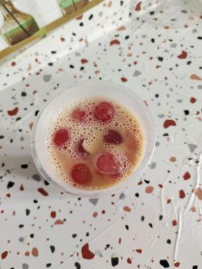 喜欢喝冰镇的可以加适量冰球进去，冰凉沁爽，奶味十足！特别好喝！