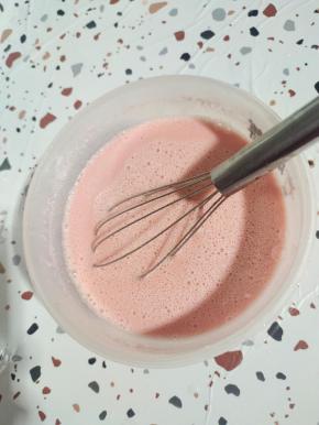 用打蛋器充分搅拌均匀！【大约要搅打5分钟左右！】