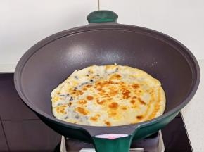 煎至两面金黄即可。