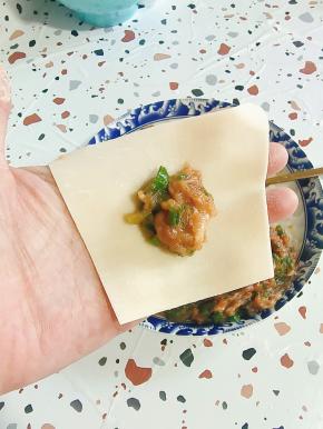 挖一勺肉馅儿！