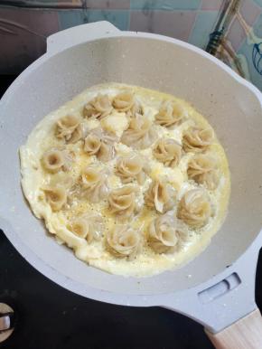 小火煎至蛋液凝固！