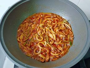 煮到汤汁浓稠即可出锅。