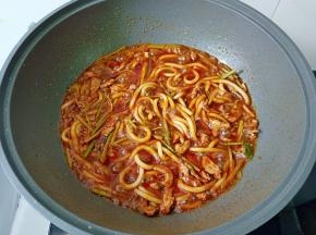 煮到汤汁浓稠即可出锅。