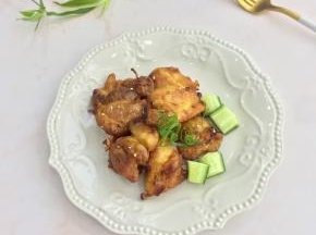 时间到后撒上熟白芝麻即可装盘享用。