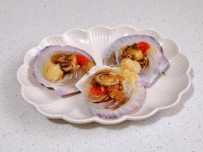 扇贝按自己口味调味。