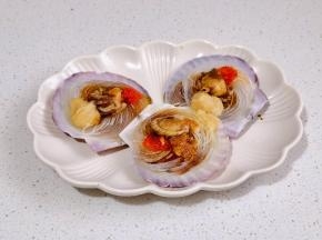 扇贝按自己口味调味。