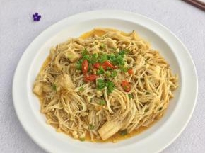 烤好后撒上葱花即可食用。