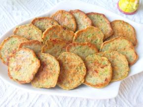 一手一个拿着吃很方便。 