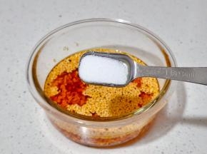 按个人口味加入盐。