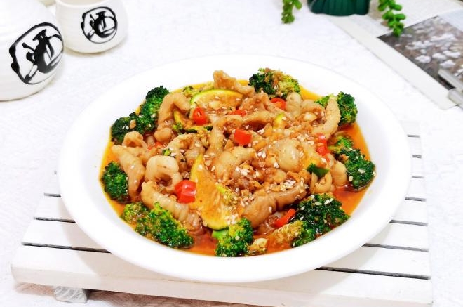 西兰花拌无骨鸡爪