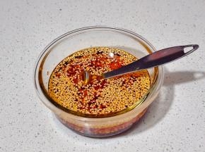 搅拌均匀，万能的料汁，拌啥都好吃。