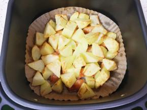 15分钟的时候抽出炸篮翻面，继续空炸10分钟。